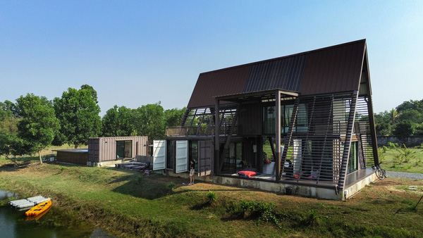Lạ mắt với nhà container ở Thái Lan có phần mái chữ ‘A’