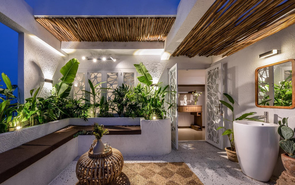 Khu vườn resort, phòng tắm “nghìn sao” giữa lưng chừng trời ở TP HCM
